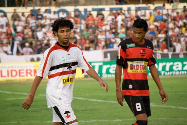 Mimi e Célio em campo pela primeira partida da final na Copa Piauí(Imagem:Neyla do Rego Monteiro/UE) Mimi e Célio em campo pela primeira partida da final na Copa Piauí(Imagem:Neyla do Rego Monteiro/UE)