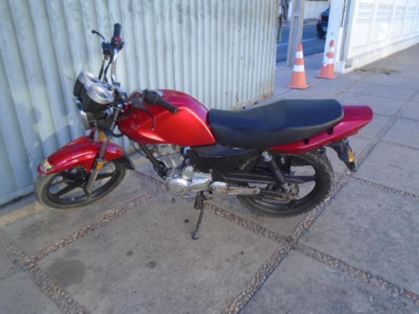 Moto recuperada pela PM (Imagem:Reprodução) Moto recuperada pela PM (Imagem:Reprodução)