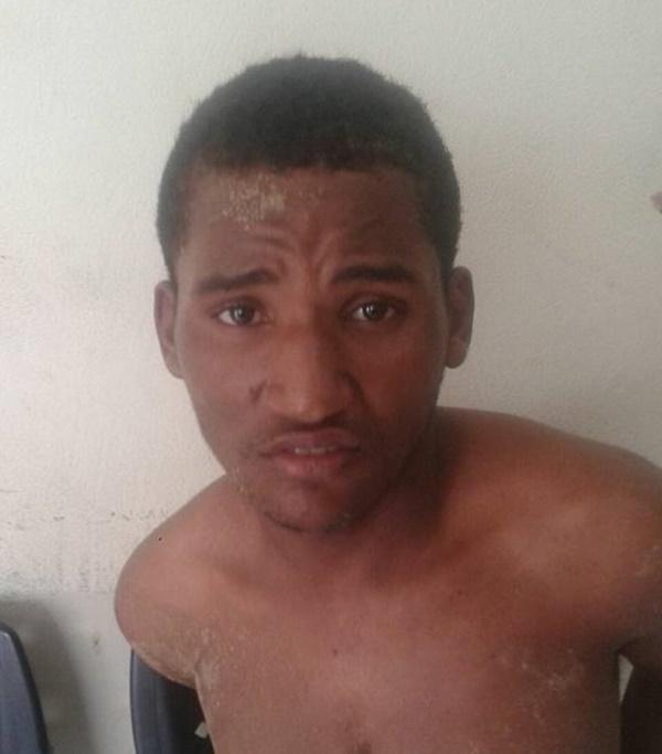 O sargento Quixaba, lotado no 8º BPM afirmou que Sanatiel foi preso nas proximidades da Cavalaria da Polícia Militar, na Rua São Francisco, ainda na zona sul da capital. O sargento Quixaba, lotado no 8º BPM afirmou que Sanatiel foi preso nas proximidades da Cavalaria da Polícia Militar, na Rua São Francisco, ainda na zona sul da capital.
