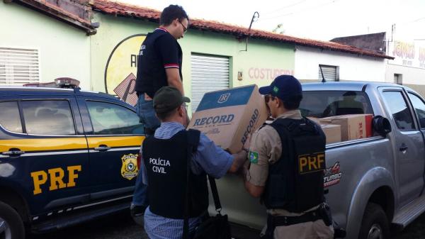 Operação da polícia flagra depósito clandestino de bebidas em Piripiri(Imagem:Reeprodução) Operação da polícia flagra depósito clandestino de bebidas em Piripiri(Imagem:Reeprodução)