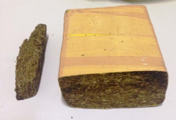 Polícia apreende tabletes de maconha(Imagem:Reprodução) Polícia apreende tabletes de maconha(Imagem:Reprodução)