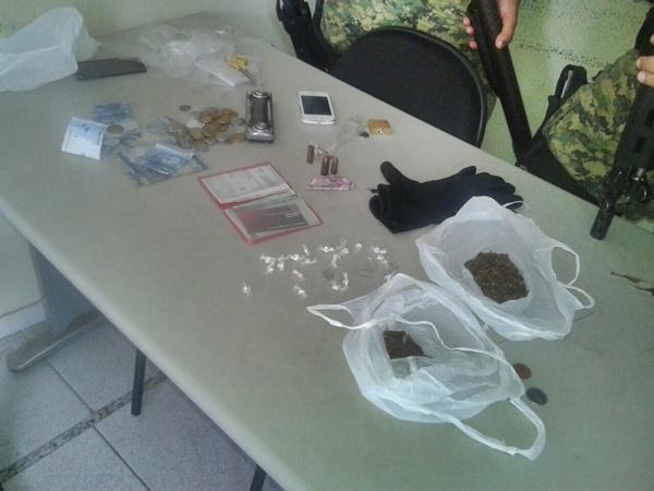 Polícia estoura boca de fumo na Vila Costa Rica(Imagem:Divulgação) Polícia estoura boca de fumo na Vila Costa Rica(Imagem:Divulgação)