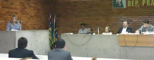 Promotora de Justiça (esquerda) fala sobre os rios Poti e Parnaíba em audiência pública na Assembléia Legislativa(Imagem:Divulgação) Promotora de Justiça (esquerda) fala sobre os rios Poti e Parnaíba em audiência pública na Assembléia Legislativa(Imagem:Divulgação)
