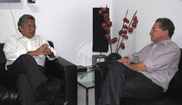 Reitor Luiz Júnior e o Deputado Assis Carvalho(Imagem:Reprodução) Reitor Luiz Júnior e o Deputado Assis Carvalho(Imagem:Reprodução)