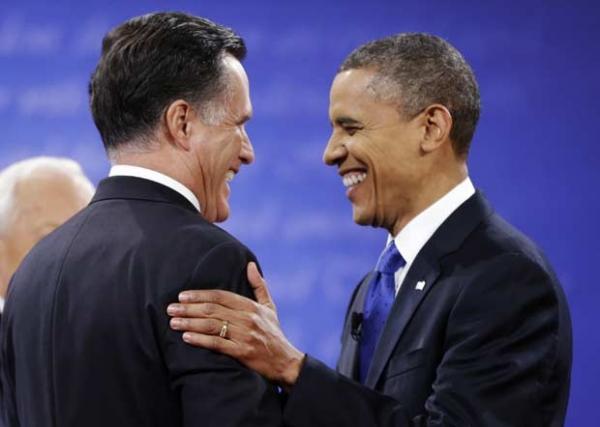 Romney e OBama se cumprimentam no início do debate desta segunda-feira (22) em Boca Raton, na Flórida (Imagem:AFP) Romney e OBama se cumprimentam no início do debate desta segunda-feira (22) em Boca Raton, na Flórida (Imagem:AFP)