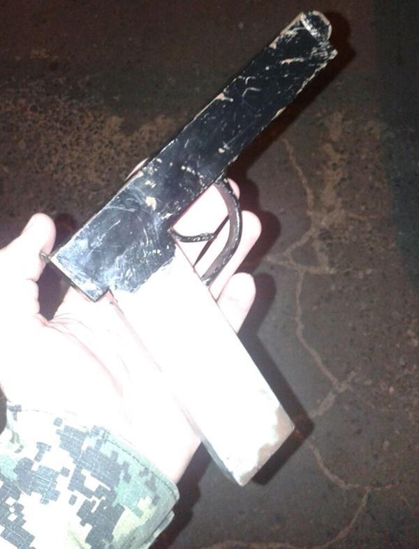 Simulacro de arma de fogo(Imagem:Reprodução) Simulacro de arma de fogo(Imagem:Reprodução)