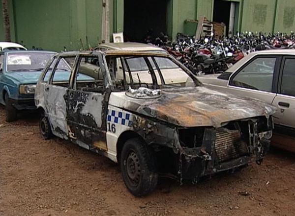 Táxi ficou totalmente destruído(Imagem:Reprodução) Táxi ficou totalmente destruído(Imagem:Reprodução)