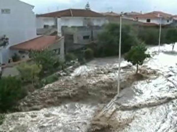 Tempestade na ilha italiana (Imagem:Reprodução) Tempestade na ilha italiana (Imagem:Reprodução)