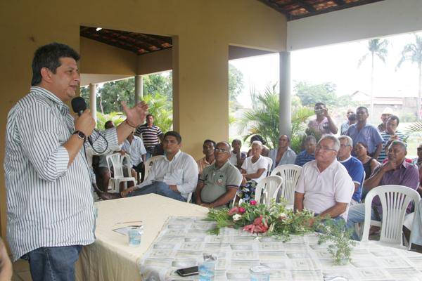 Zé Filho reunido com correligionários.(Imagem:Divulgação)