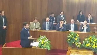 Hamilton Mourão recebe título de cidadão piauiense