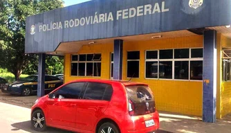 PRF-PI persegue carro de assaltantes de bancos